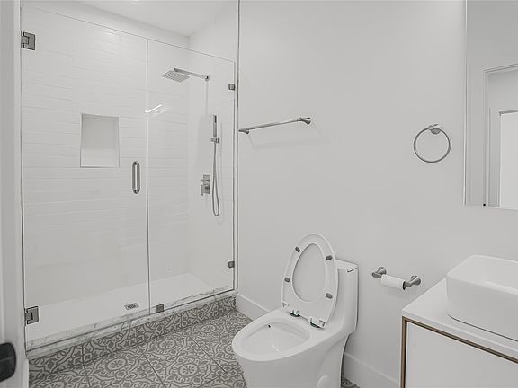 5th image of 3631 Espanola Dr