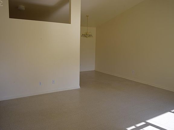 3rd image of 4050 Stonebridge Dr #1