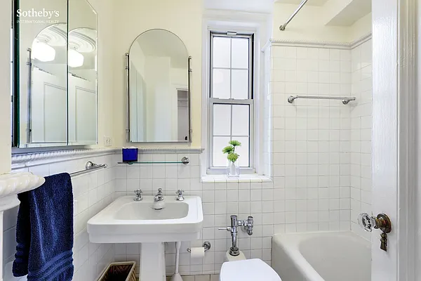 Sold by Sotheby's International Realty | media 18
