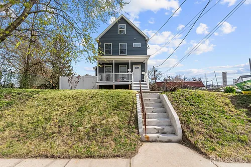 816 King George Rd #3 Photo 1