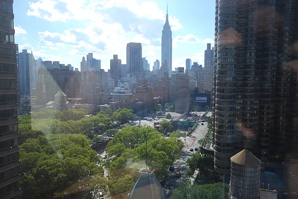 Sold by Luxury Habitat | media 34