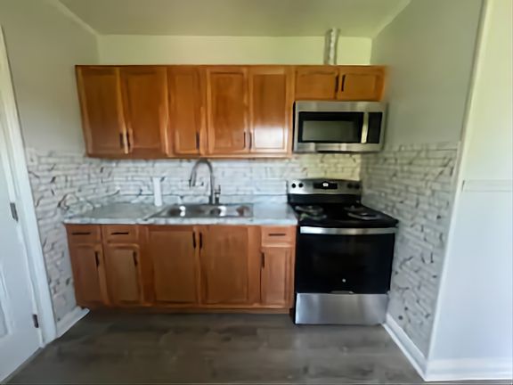3rd image of 1820 Saint Claire Ln
