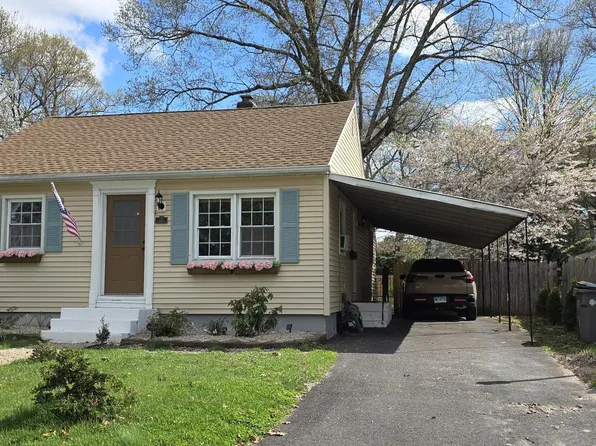 122 Deepwood Drive, Manchester, CT 06040