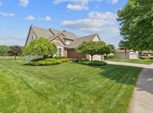 52496 Fox Pointe Dr, New Baltimore, MI