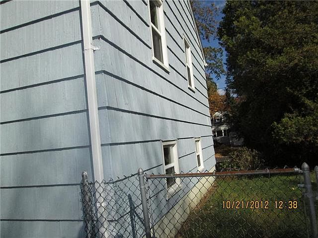 2nd image of 5 Fieldstone Dr