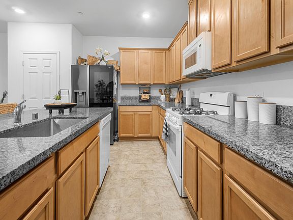 4th image of 3142 E Seeger Avenue