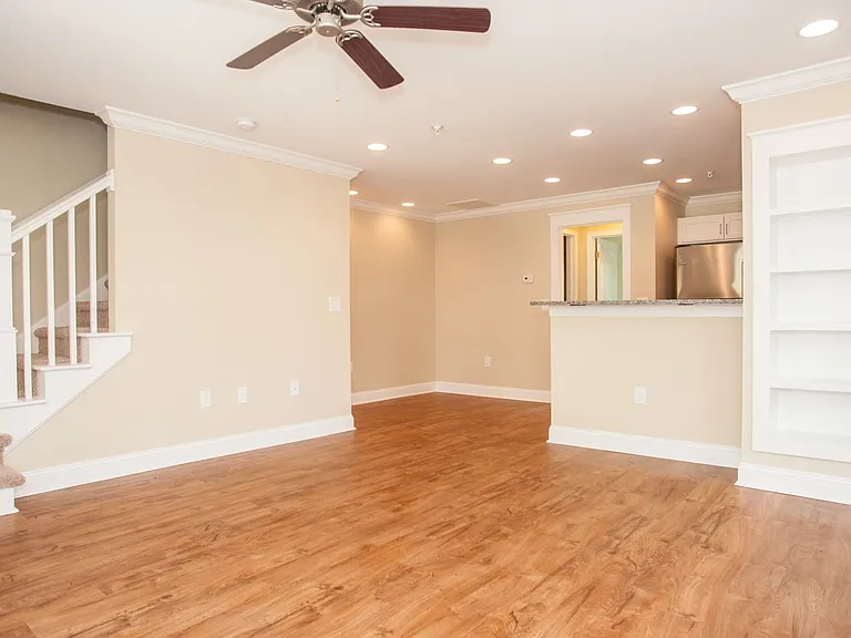 1625 Elmwood Ct #201 — Photo 17