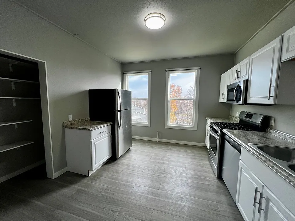 401 NW Bailey Ave #200