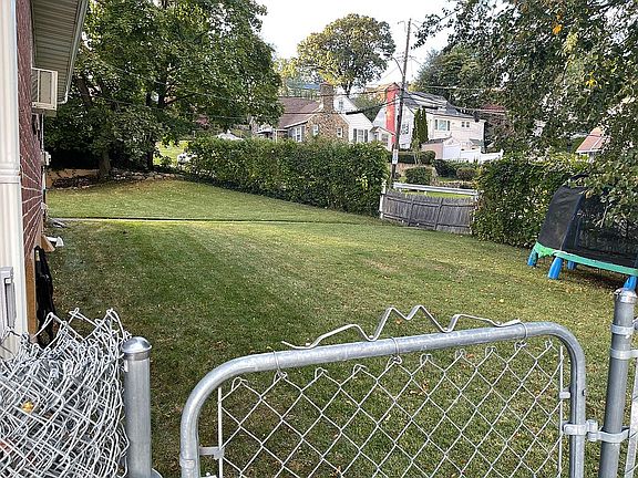 Side Entrance to backyard.