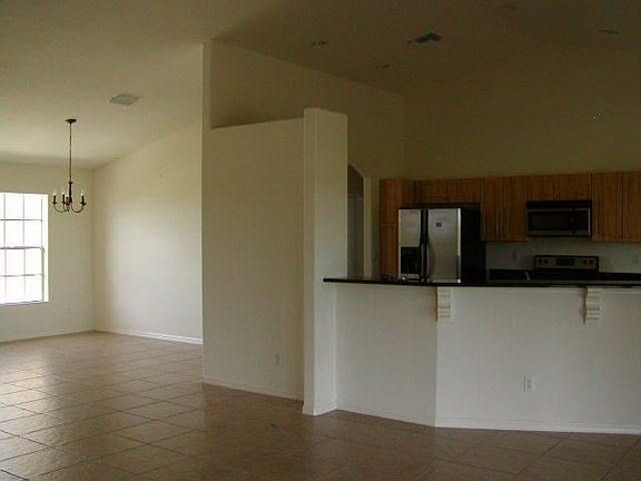 Spacious greatroom, dining and kitchenette