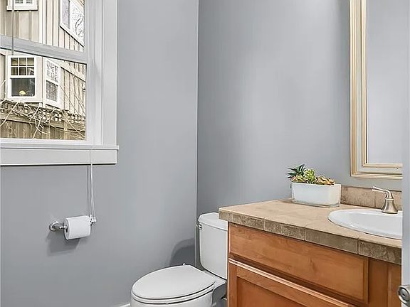 4th image of 2377 23rd Ln NE