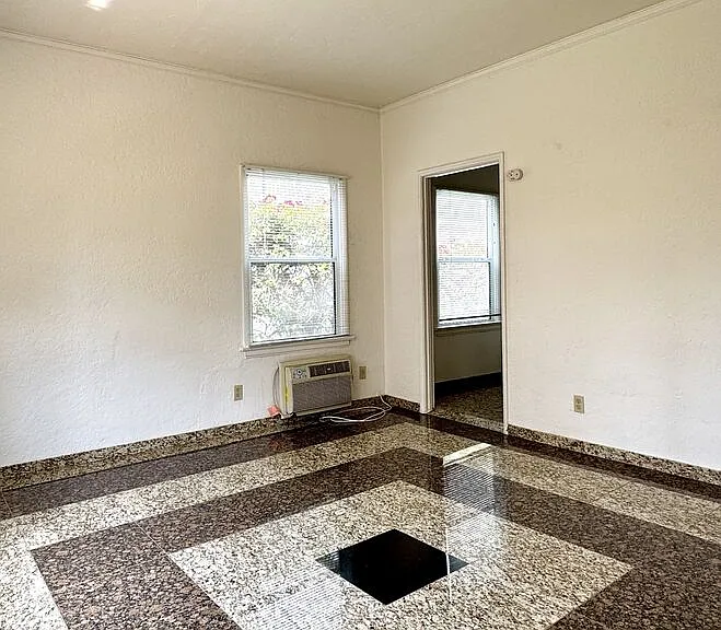 121 N Swall Dr #4 — Photo 7