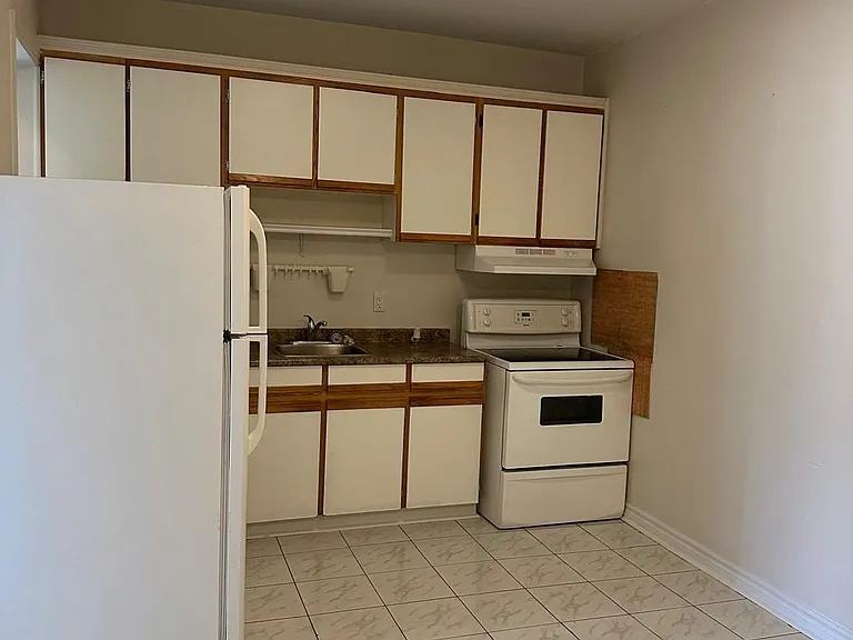 563 Ossington Ave #MAIN — Photo 14