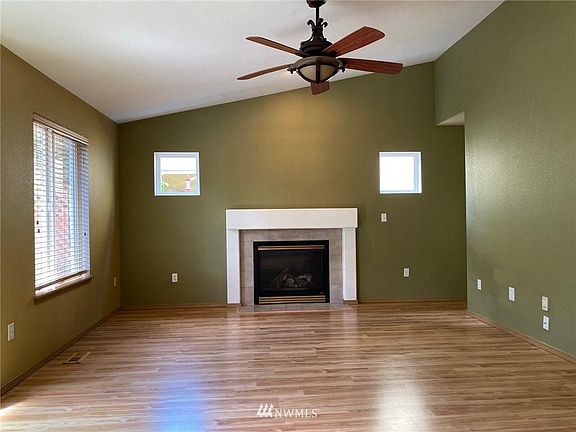 3rd image of 10425 Brighton St SE