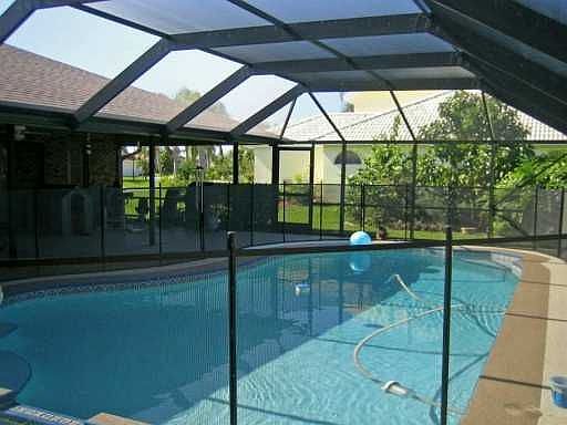4th image of 2154 NE Chestnut Ct