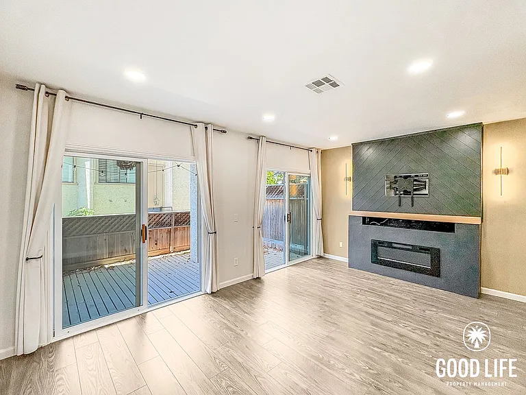 2349 Altisma Way #B — Photo 8