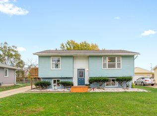1219 Edgewood Dr, Waterloo, IA 50701