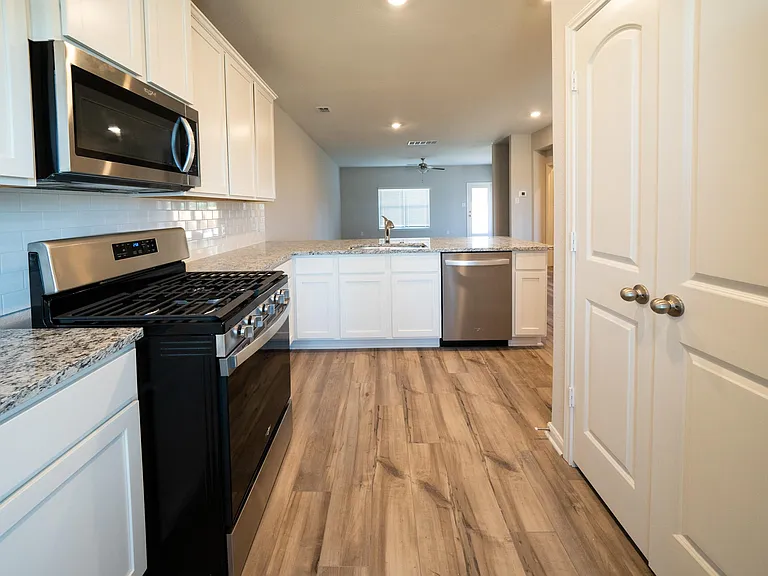 128 Emma Dr — Photo 5