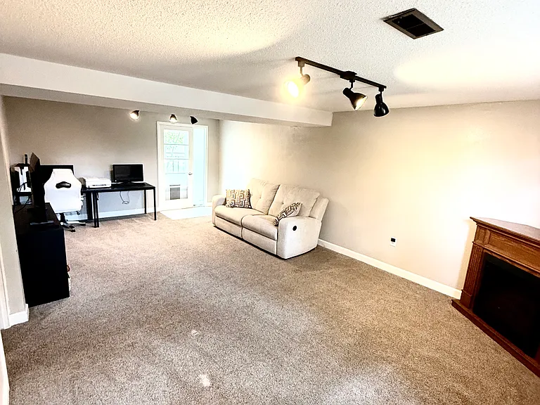 6147 Kevin Ave — Photo 16