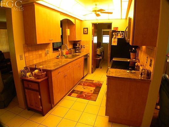 3rd image of 3849 Deleon St