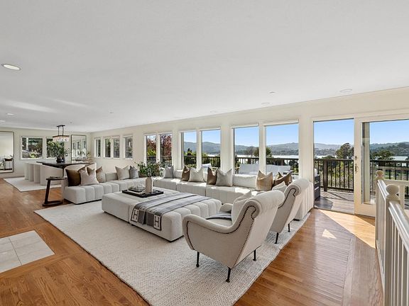 3rd image of 136 Avenida Miraflores