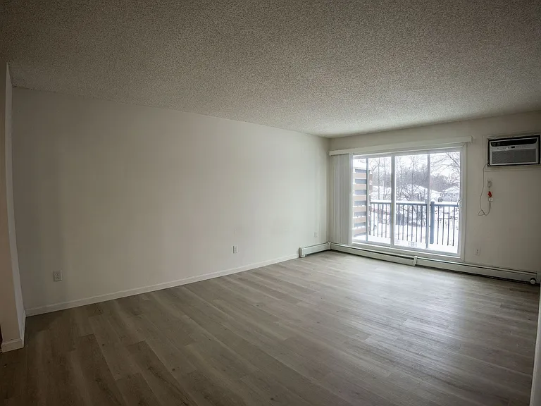 Pointe Apartments — Photo 23