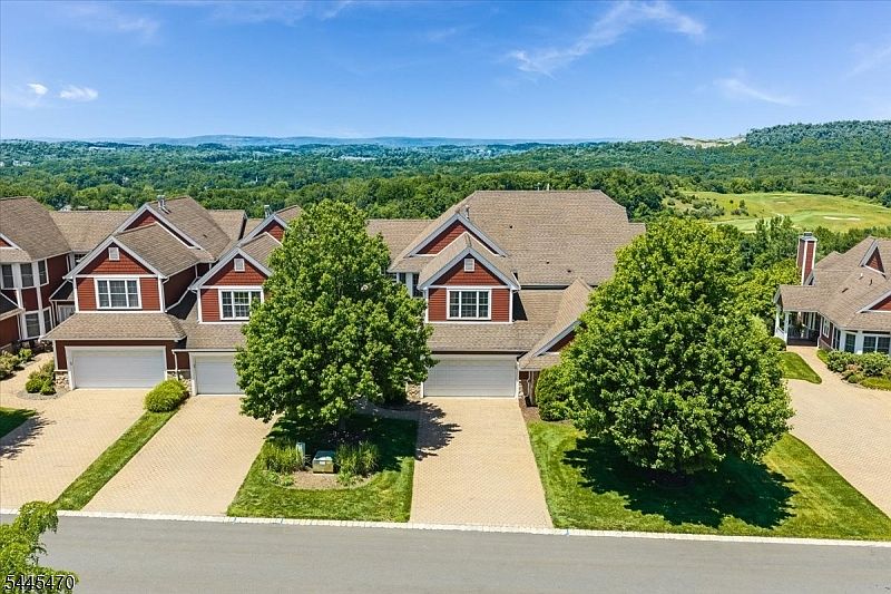 1st image of 9 Rockhall Ct
