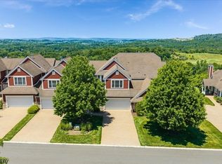 9 Rockhall Ct, Hamburg, NJ 07419