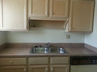1029 Raritan Dr, Saint Louis, MO 63119