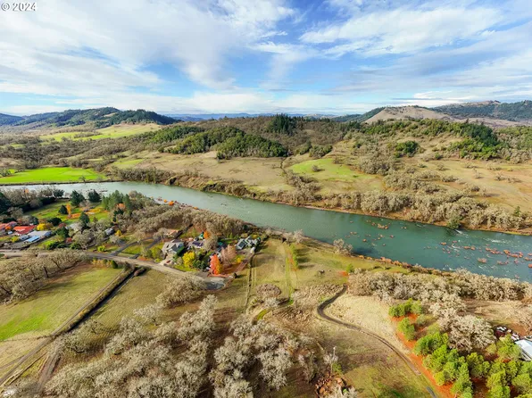 7519 N Bank Rd, Roseburg, OR 97470