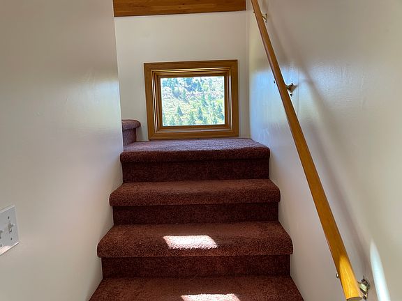 STAIRS TO BEDROOM