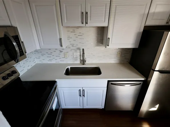 1840 Burton Dr APT 120, Austin, TX 78741