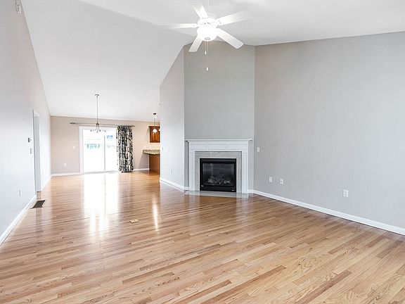 3rd image of 13 Wickford Ln #0