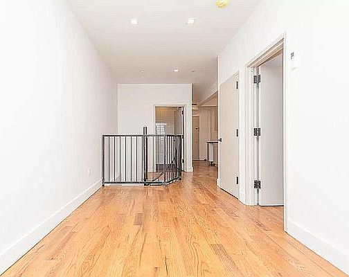 3rd image of 1076 Putnam Ave #2