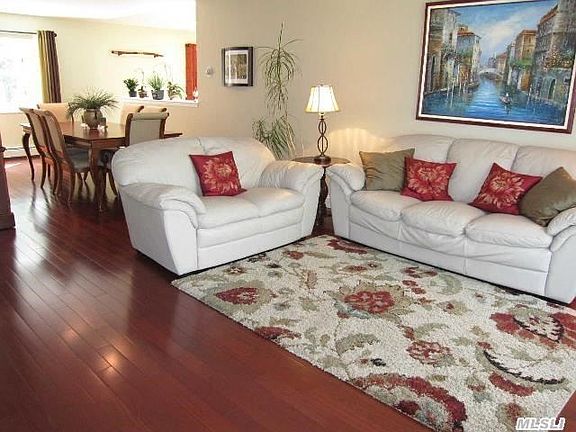 2nd image of 28 Gina Ct