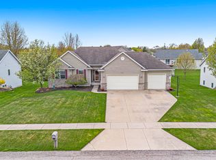8309 Golfside Dr, Jenison, MI 49428