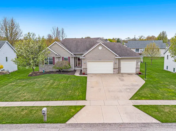 8309 Golfside Dr, Jenison, MI 49428