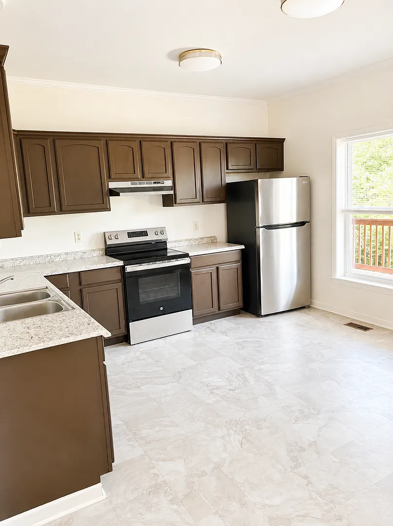 Leicester Apartments — Photo 4