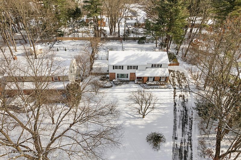 4th image of 906 Northumberland Drive