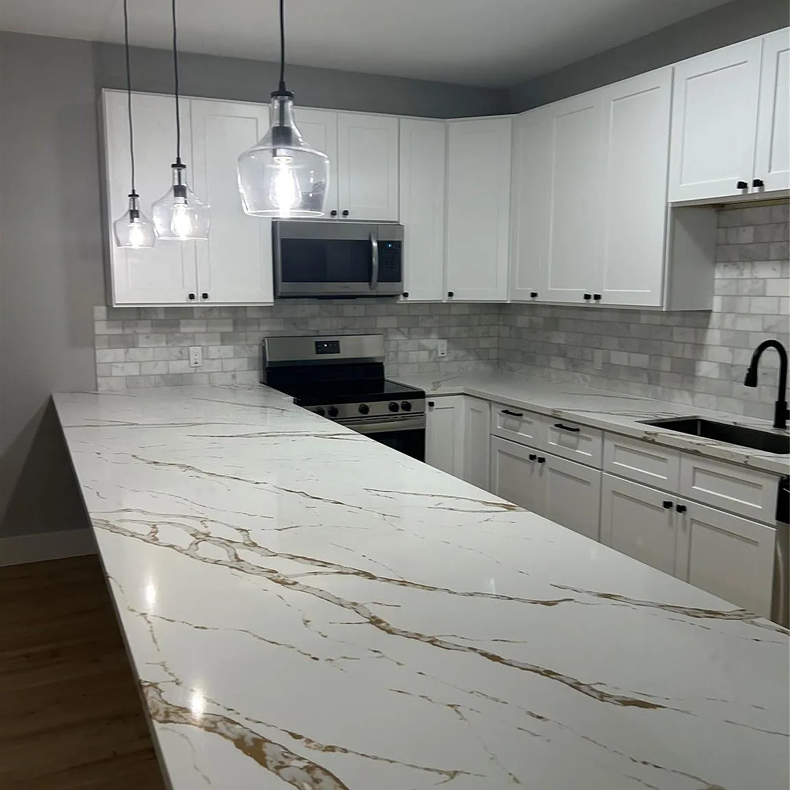 2 bed, 1.0 bath, 982 sqft, $1,650 — Photo 2