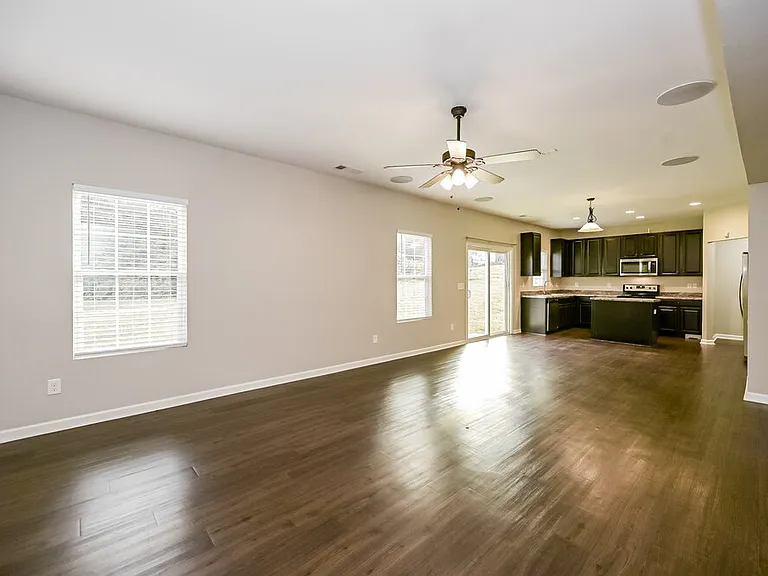 4004 Alicia Ln — Photo 4