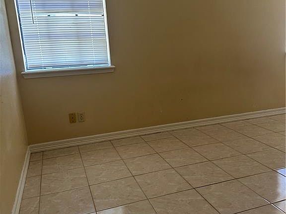 5th image of 3020 Floresta St