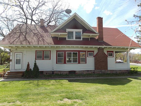 5th image of 713 Cedar St