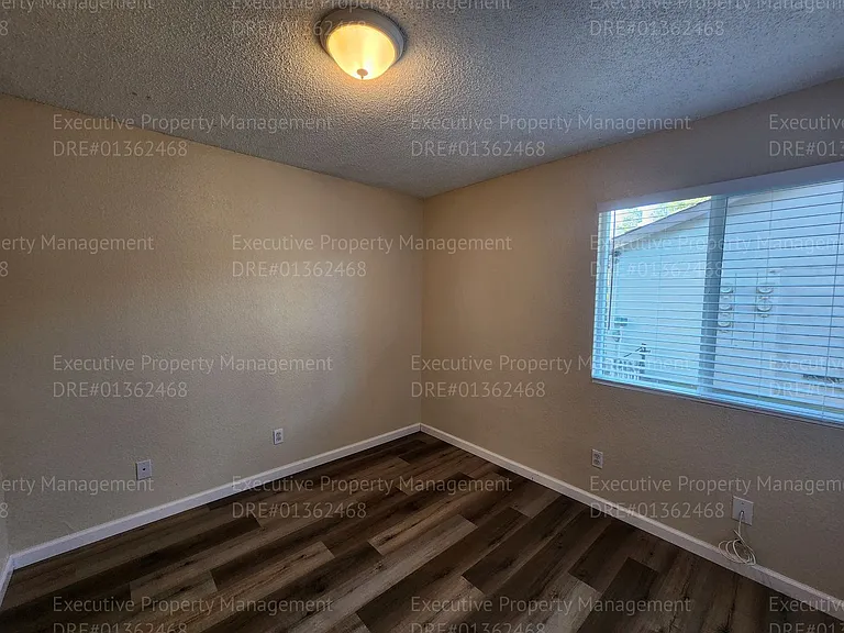 709 Deseret Way — Photo 29