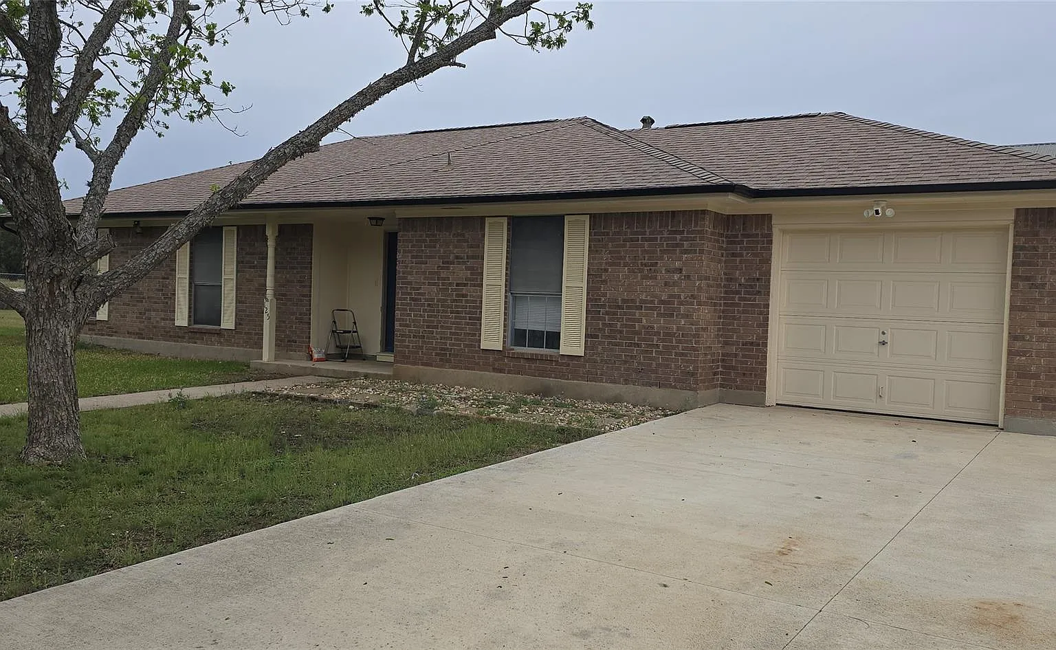 3 bed, 2.0 bath, 1590 sqft, $2,300 — Photo 2