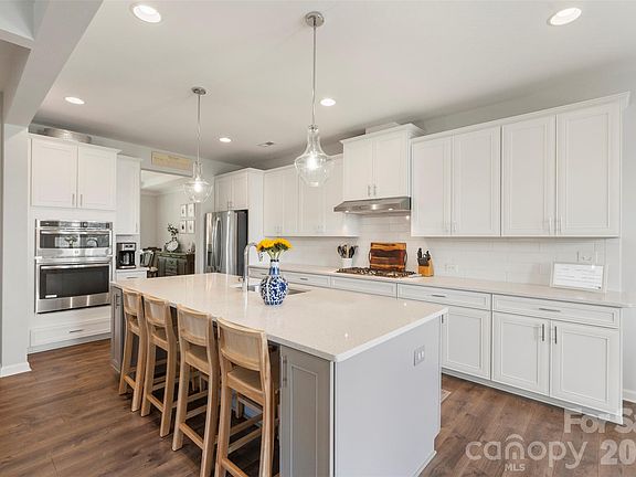 2nd image of 4626 Kingswood Dr #119