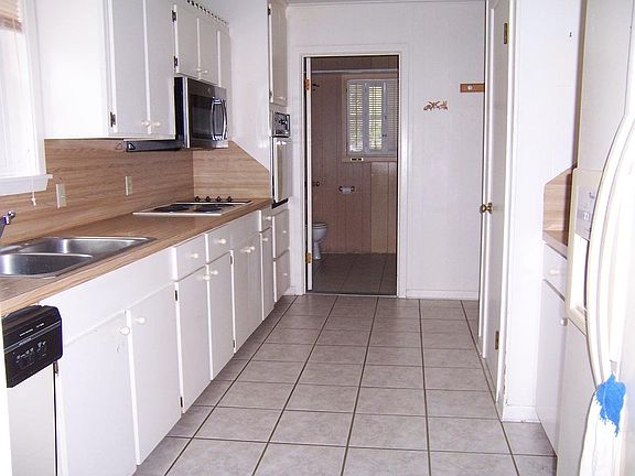 3rd image of 601 W Trout St