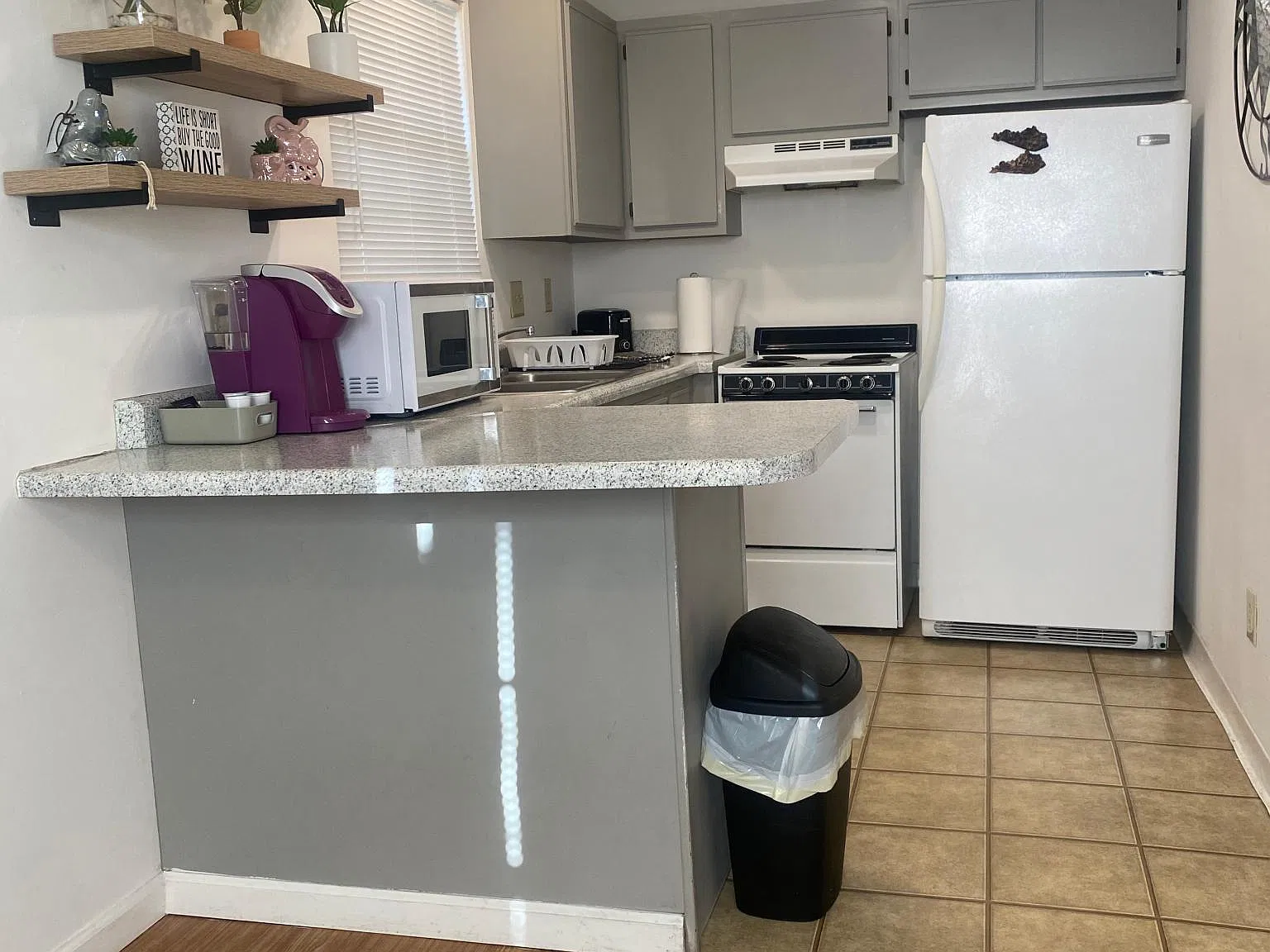372 Rose St — Photo 1