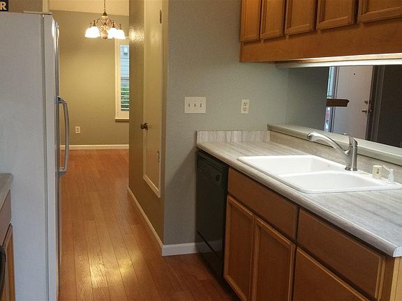 5th image of 1638 Somerset Pl