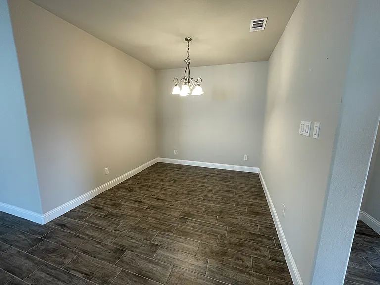 350 Carlisle Dr — Photo 6